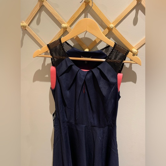 Express Midi Dress - Picture 8 of 8